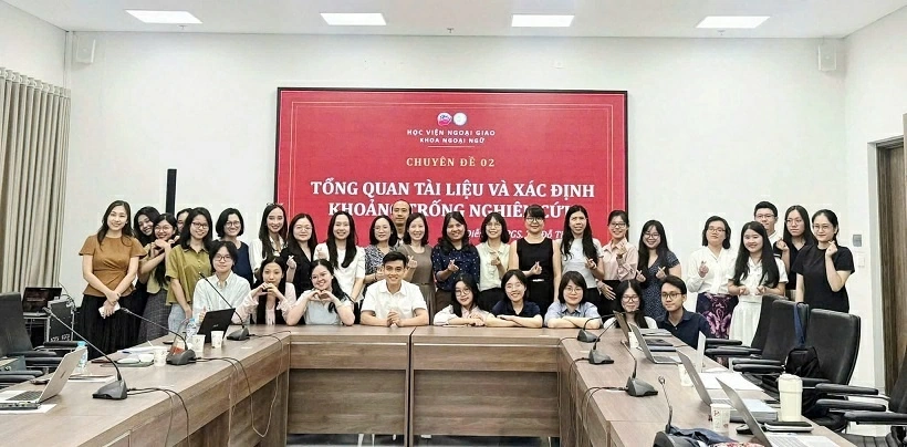 Từ mô hình dạy tiếng Anh sang sử dụng tiếng Anh Từ mô hình dạy tiếng Anh sang sử dụng tiếng Anh