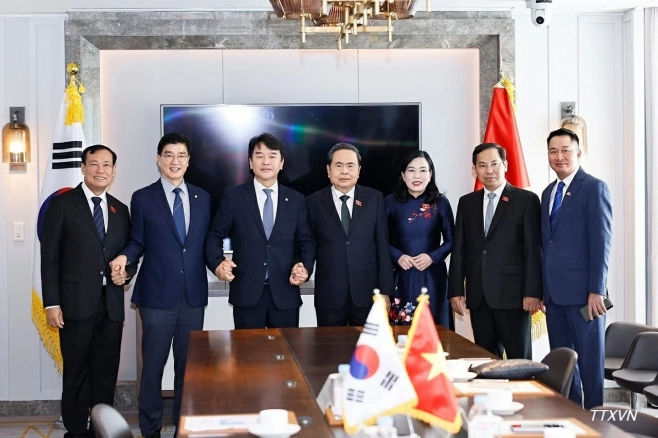 Chủ tịch Quốc hội Trần Thanh Mẫn tiếp Chủ tịch Nhóm Nghị sĩ hữu nghị Hàn Quốc - Việt Nam Chủ tịch Quốc hội Trần Thanh Mẫn tiếp Chủ tịch Nhóm Nghị sĩ hữu nghị Hàn Quốc - Việt Nam
