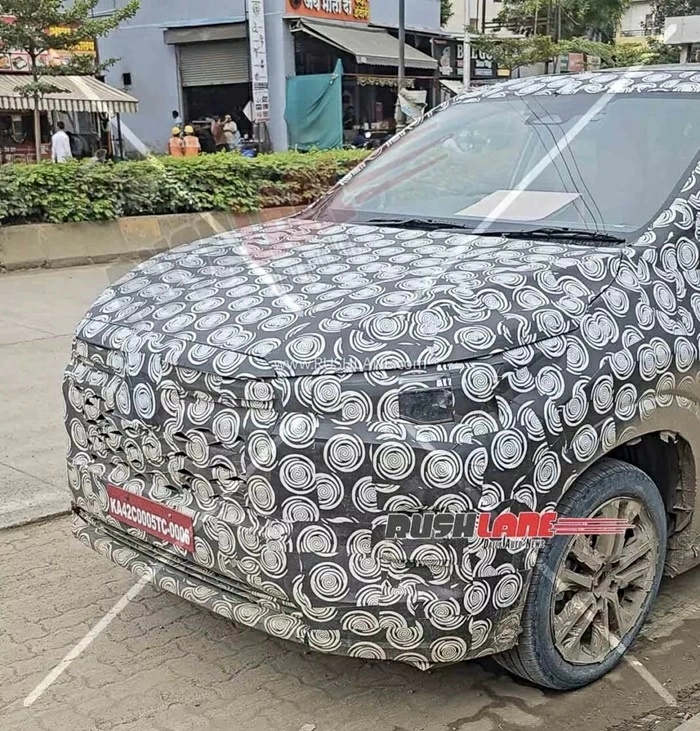 Phần đầu xe có thể được thiết kế lại với cụm đèn thanh mảnh hơn, đi cùng lưới tản nhiệt và cản trước mới. Phần đầu xe có thể được thiết kế lại với cụm đèn thanh mảnh hơn, đi cùng lưới tản nhiệt và cản trước mới.
