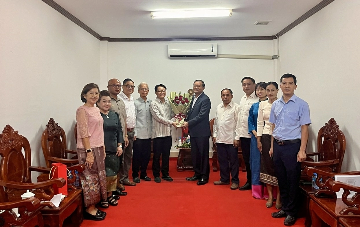 Tổng Lãnh sự quán Việt Nam tại Savannakhet (Lào) làm việc với Bí thư Thành ủy Kaysone Phomvihane Tổng Lãnh sự quán Việt Nam tại Savannakhet (Lào) làm việc với Bí thư Thành ủy Kaysone Phomvihane