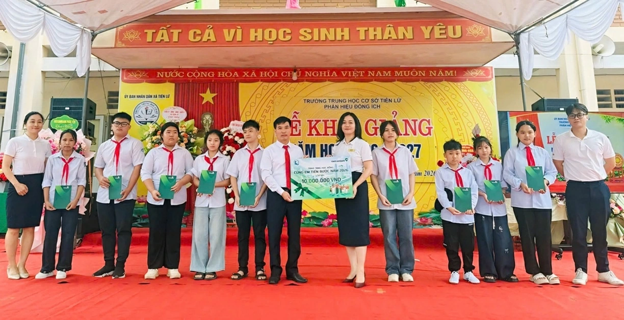 Vietcombank triển khai trao 7.350 suất học bổng Cùng em tiến bước” nhân dịp năm học mới 2026-2027 Vietcombank triển khai trao 7.350 suất học bổng