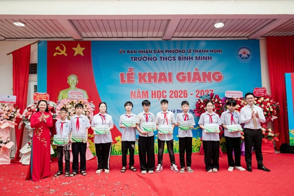 Vietcombank triển khai trao 7.350 suất học bổng Cùng em tiến bước” nhân dịp năm học mới 2026-2027 Vietcombank triển khai trao 7.350 suất học bổng