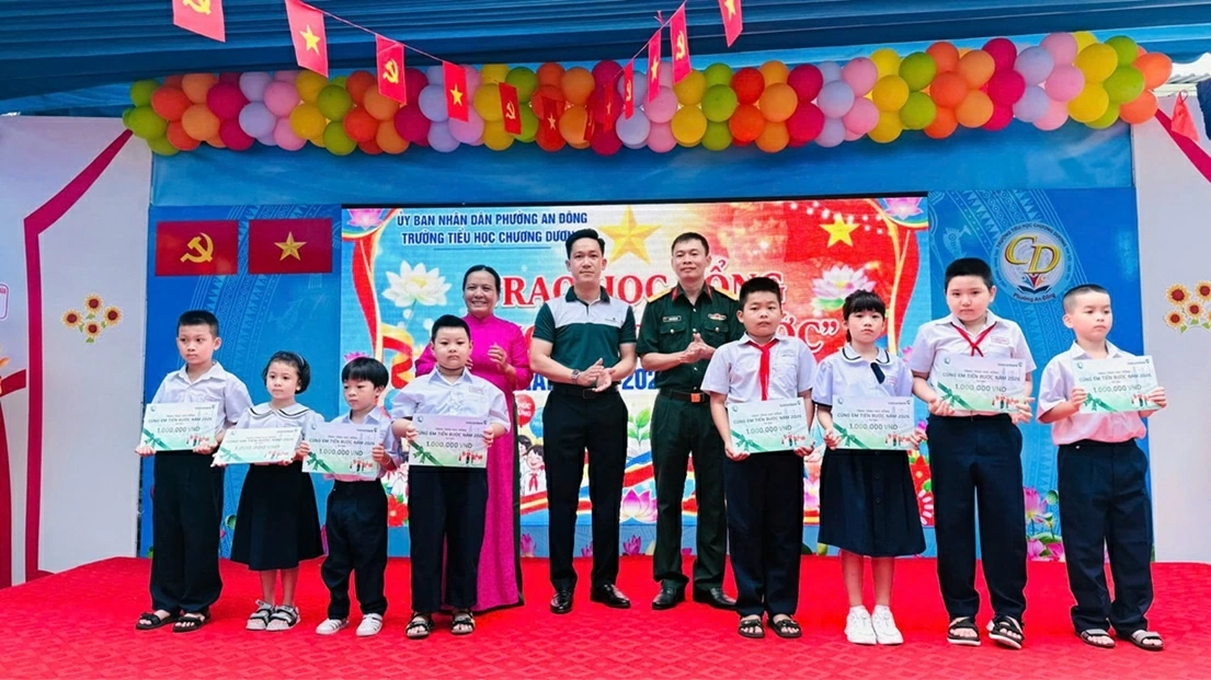 Vietcombank triển khai trao 7.350 suất học bổng Cùng em tiến bước” nhân dịp năm học mới 2026-2027 Vietcombank triển khai trao 7.350 suất học bổng