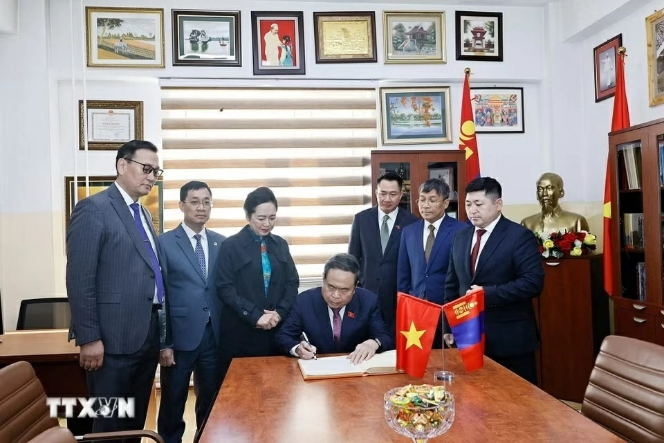 Chủ tịch Quốc hội Trần Thanh Mẫn thăm Trường mang tên Chủ tịch Hồ Chí Minh tại Mông Cổ Chủ tịch Quốc hội Trần Thanh Mẫn thăm Trường mang tên Chủ tịch Hồ Chí Minh tại Mông Cổ