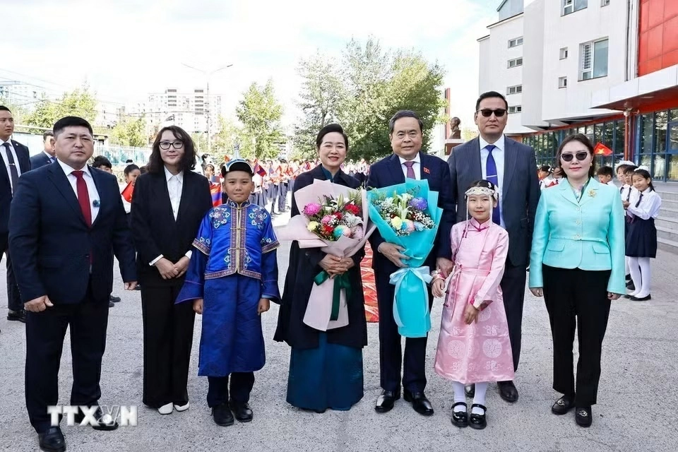 Chủ tịch Quốc hội Trần Thanh Mẫn thăm Trường mang tên Chủ tịch Hồ Chí Minh tại Mông Cổ Chủ tịch Quốc hội Trần Thanh Mẫn thăm Trường mang tên Chủ tịch Hồ Chí Minh tại Mông Cổ