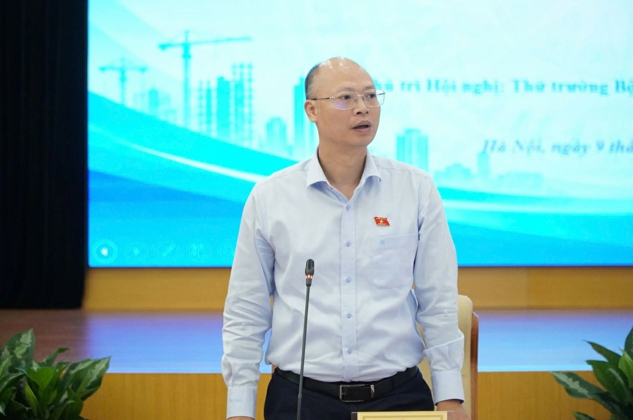 Ông Lê Trung Thành - Ủy viên là đại biểu quốc hội hoạt động chuyên trách Ủy ban Khoa học, Công nghệ và Môi trường