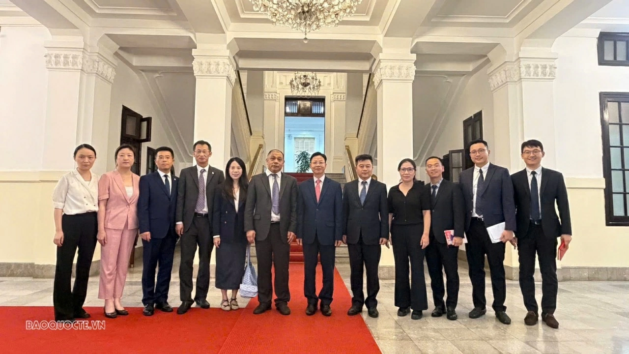 Thứ trưởng Ngô Lê Văn tiếp Phó Giám đốc Sở Ngoại vụ tỉnh An Huy, Trung Quốc