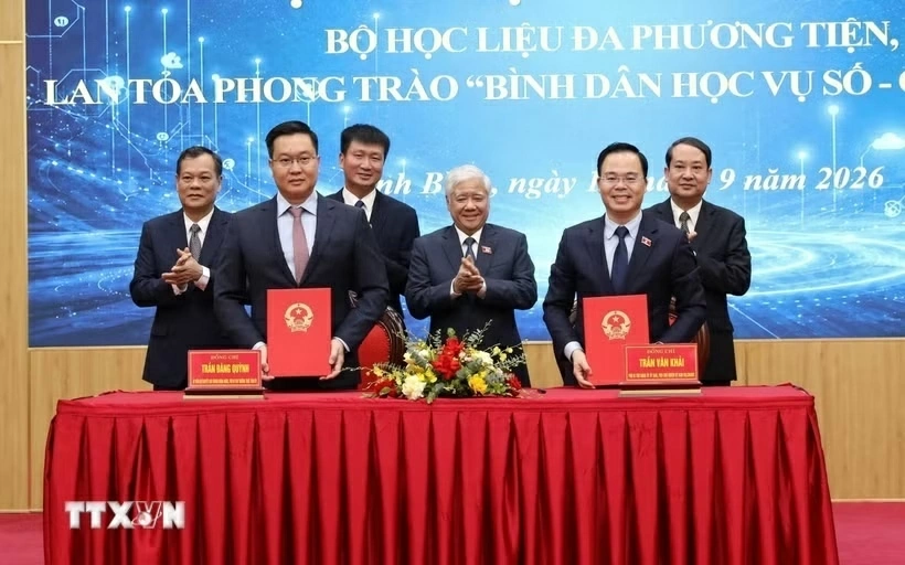 Tỉnh Ninh Bình tiếp nhận Bộ học liệu Bình dân học vụ số - Quốc hội số