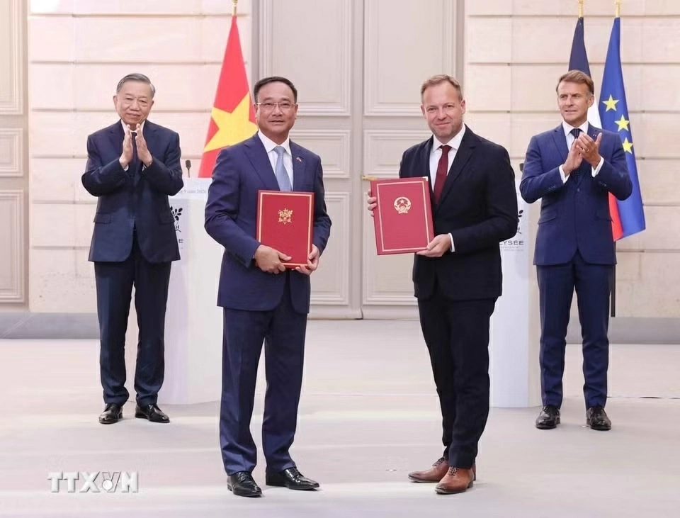 Tổng Bí thư, Chủ tịch nước Tô Lâm chứng kiến Lễ trao các văn kiện hợp tác giữa Việt Nam - Pháp Tổng Bí thư, Chủ tịch nước Tô Lâm chứng kiến Lễ trao các văn kiện hợp tác giữa Việt Nam - Pháp
