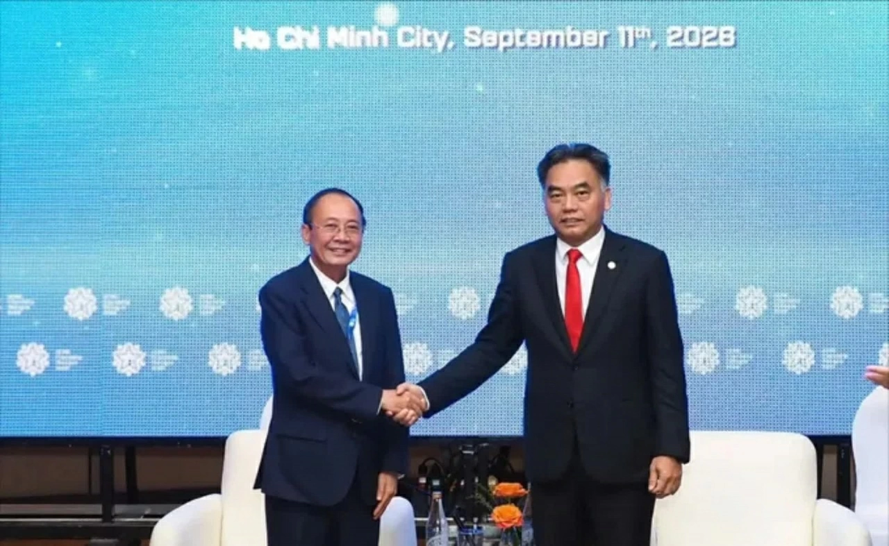 Phó Chủ tịch Thường trực UBND TP Hồ Chí Minh Nguyễn Lộc Hà tiếp Tỉnh trưởng tỉnh Kratie (Campuchia) Va Than. (Nguồn: Báo Sài Gòn Giải Phóng) Phó Chủ tịch Thường trực UBND TP Hồ Chí Minh Nguyễn Lộc Hà tiếp Tỉnh trưởng tỉnh Kratie (Campuchia) Va Than. (Nguồn: Báo Sài Gòn Giải Phóng)