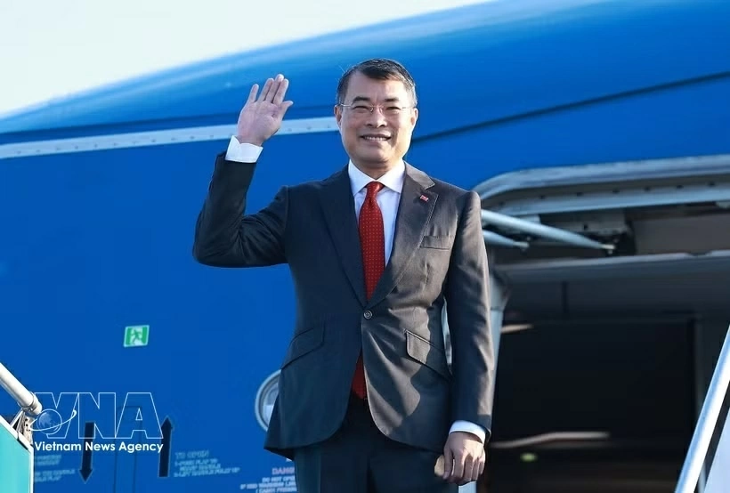 Prime Minister Le Minh Hung leaves Hanoi, departs for 18th BRICS Summit in India Prime Minister Le Minh Hung leaves Hanoi, departs for 18th BRICS Summit in India