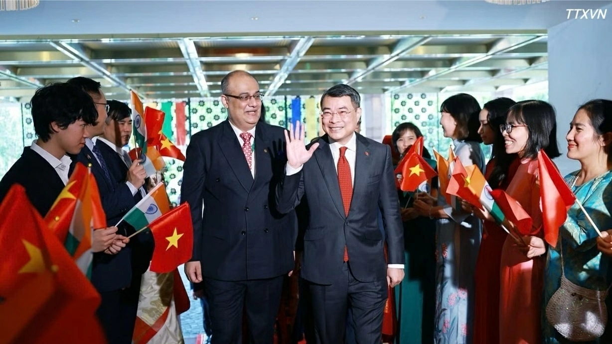 Thủ tướng Lê Minh Hưng tới Ấn Độ tham dự Hội nghị thượng đỉnh BRICS