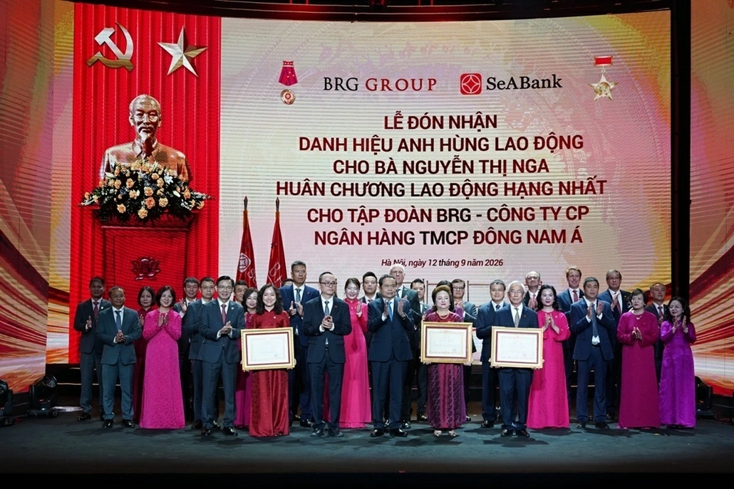 Doanh nhân Nguyễn Thị Nga được trao tặng Danh hiệu Anh hùng Lao động, Ngân hàng SeABank nhận Huân chương Lao động hạng Nhất và Bằng khen từ Bộ Công an