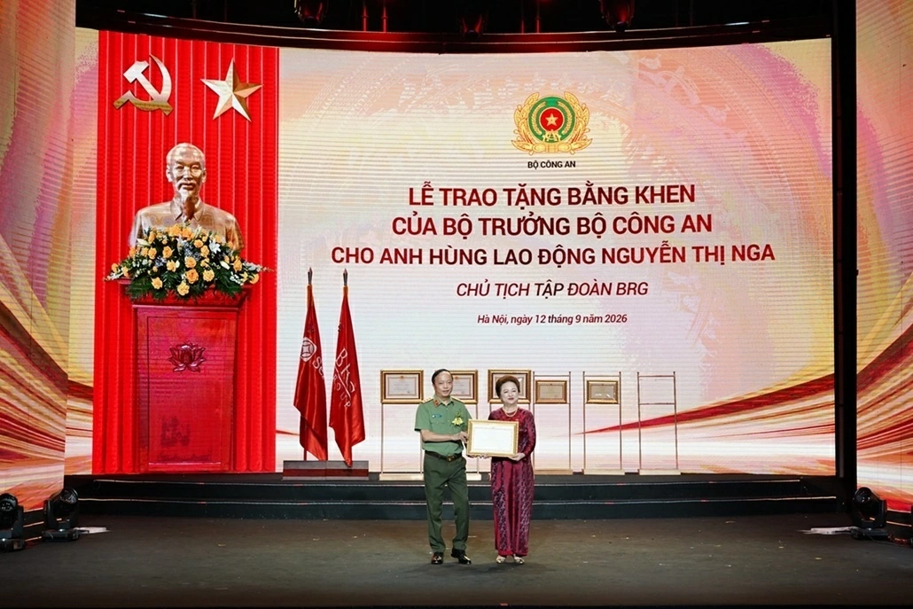 Doanh nhân Nguyễn Thị Nga được trao tặng Danh hiệu Anh hùng Lao động, Ngân hàng SeABank nhận Huân chương Lao động hạng Nhất và Bằng khen từ Bộ Công an