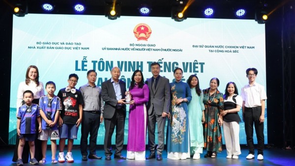 Tôn vinh tiếng Việt: Lan tỏa tình yêu tiếng Việt trong cộng đồng người Việt tại Czech