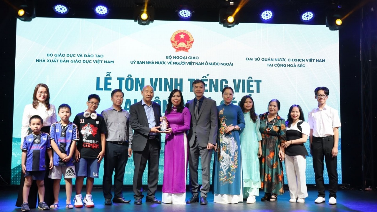Tôn vinh tiếng Việt: Lan tỏa tình yêu tiếng Việt trong cộng đồng người Việt tại Czech