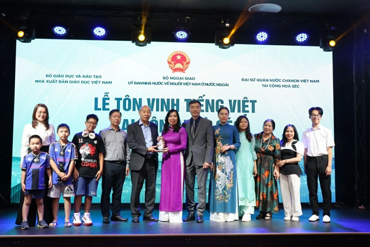 Tôn vinh tiếng Việt: Lan tỏa tình yêu tiếng Việt trong cộng đồng người Việt tại Séc