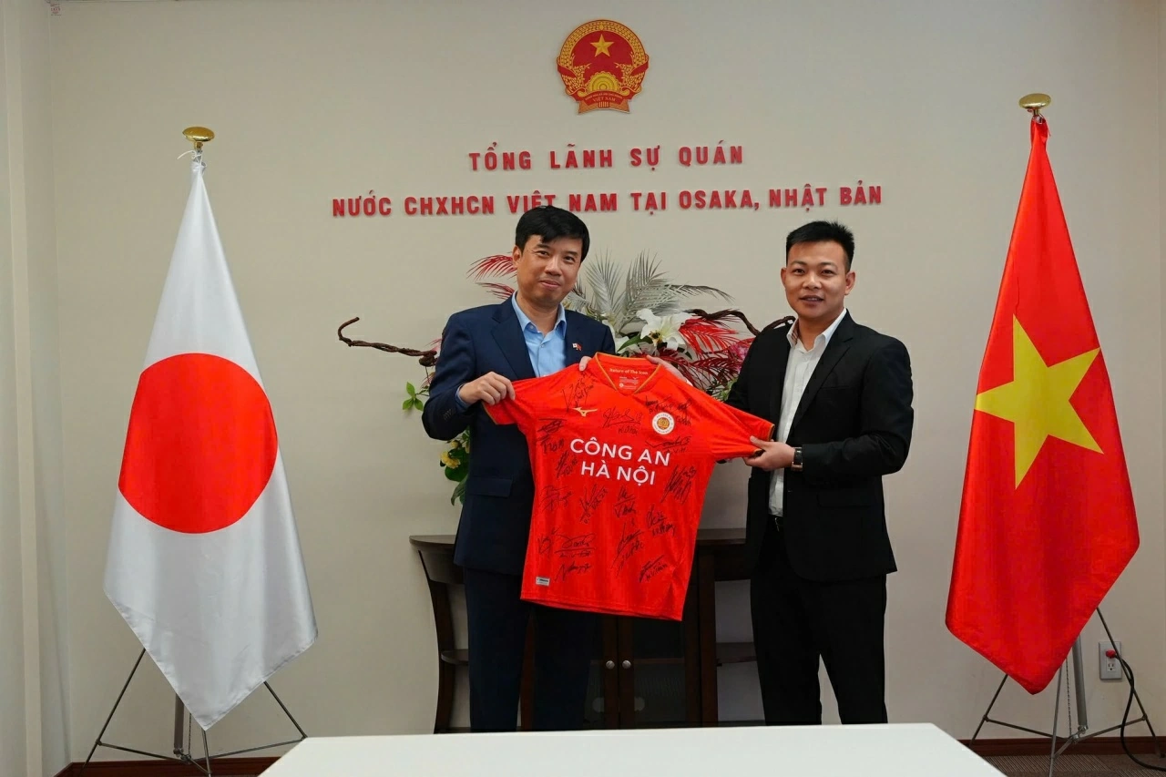 Kiều bào Nhật Bản tiếp lửa cho CLB Công an Hà Nội trước thềm đại chiến Kiều bào Nhật Bản tiếp lửa cho CLB Công an Hà Nội trước thềm đại chiến