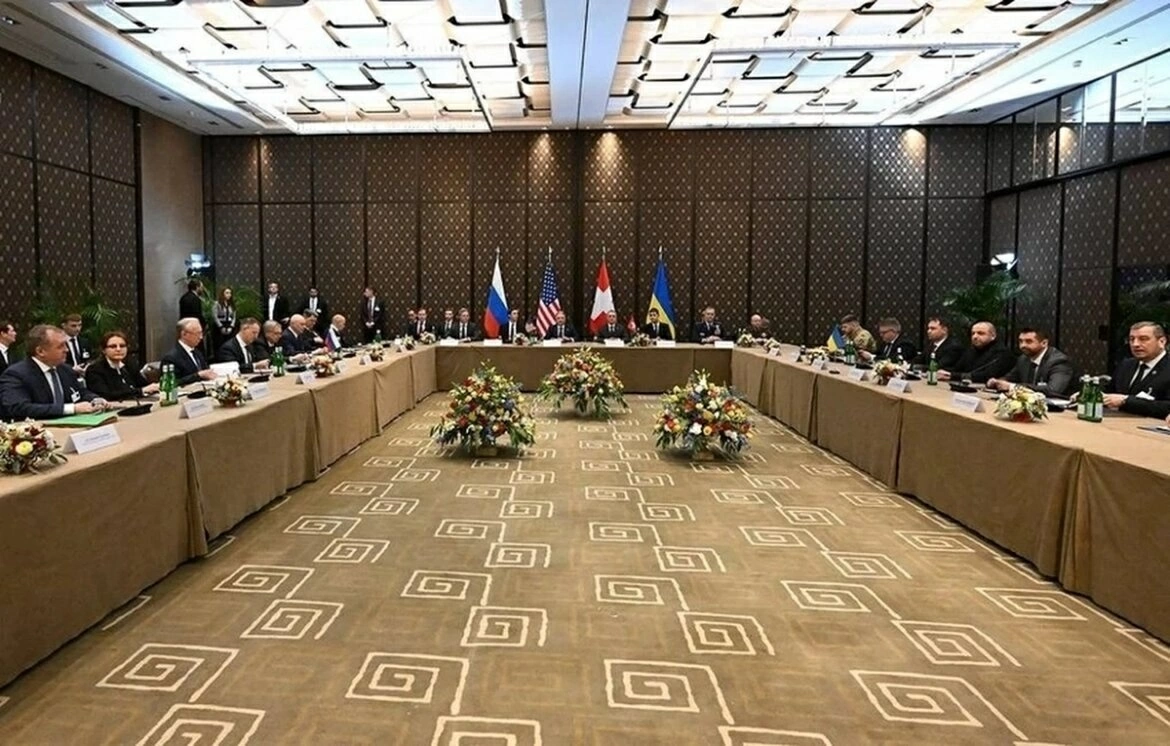 Phái đoàn Nga, Mỹ, Ukraine đàm phán hòa bình tại Geneva hôm 17/2 (Ảnh: Tass).