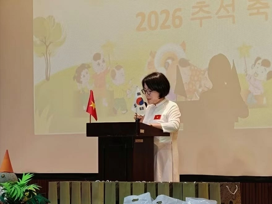 Bà Phạm Thị Gái - Chủ tịch Hội người Việt Nam tại thành phố Incheon phát biểu.