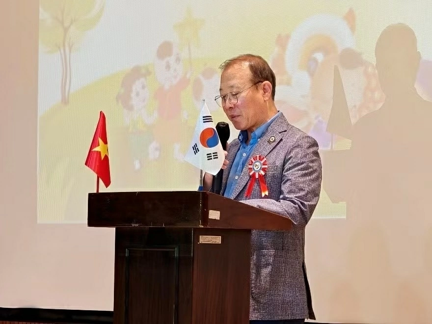 Ông Lý Huân (Lee Hoon), Chủ tịch Đại Tông hội Dòng họ Lý Hoa Sơn tại Hàn Quốc phát biểu tại chương trình.