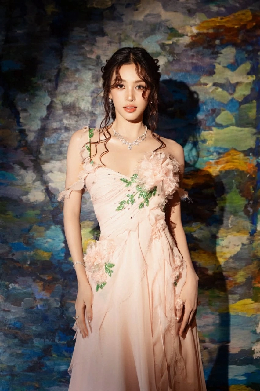 Hoa hậu Trần Tiểu Vy