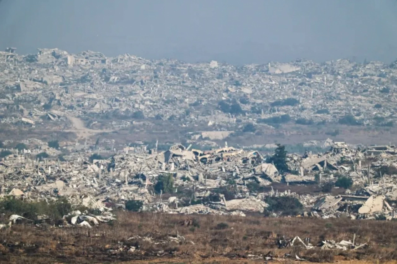 Khu vực dân cư bị phá hủy tại Dải Gaza nhìn từ phía Israel, trong bối cảnh Washington xúc tiến gói bán vũ khí trị giá 2,8 tỷ USD cho Israel. (Nguồn: Al Jazeera)
