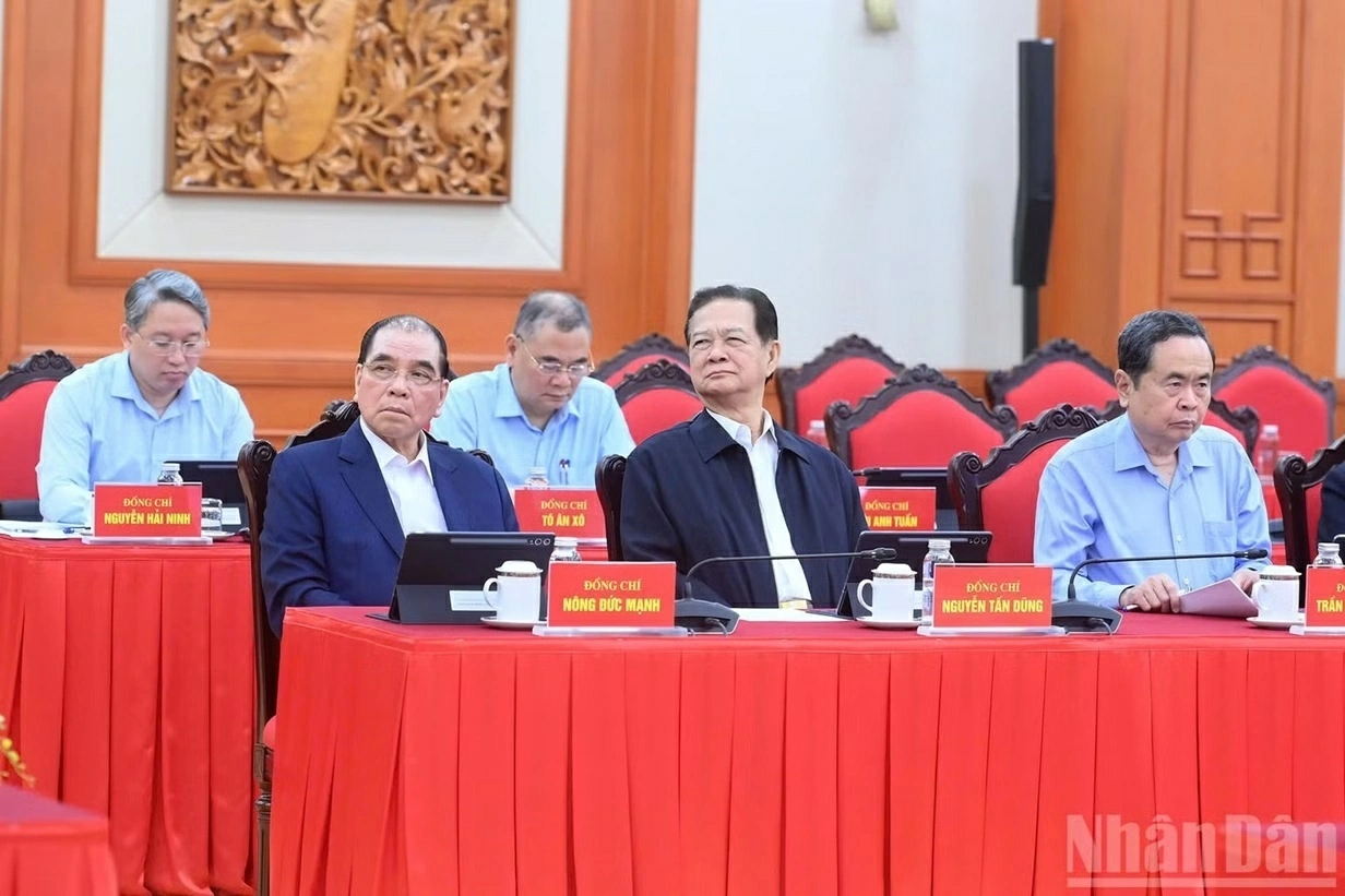 Công trình tổng kết phải bồi đắp bản lĩnh của Đảng, phát huy sức sáng tạo của nhân dân Công trình tổng kết phải bồi đắp bản lĩnh của Đảng, phát huy sức sáng tạo của nhân dân