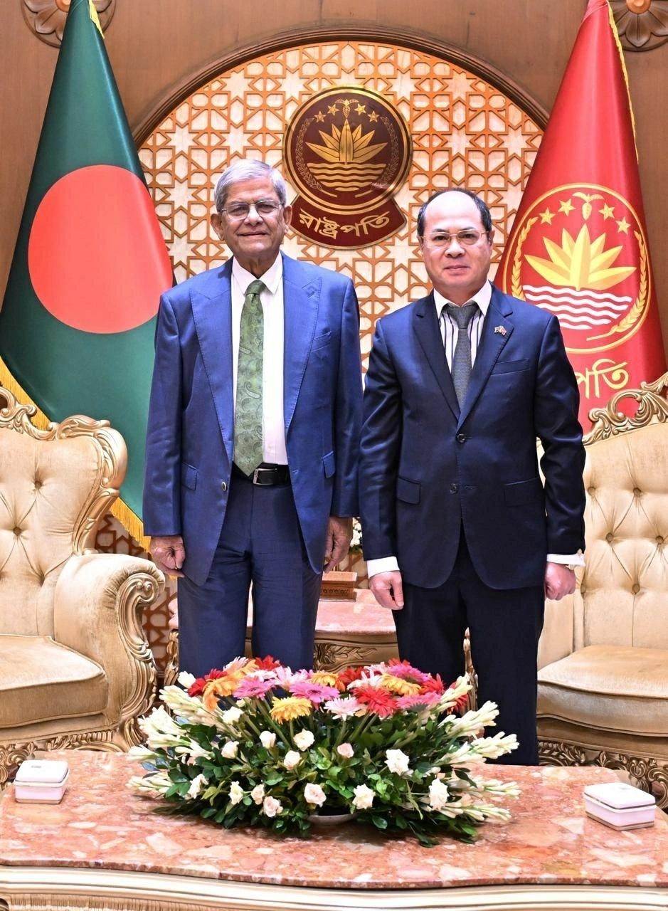 Đại sứ Nguyễn Mạnh Cường chào từ biệt Tổng thống Bangladesh Đại sứ Nguyễn Mạnh Cường chào từ biệt Tổng thống Bangladesh
