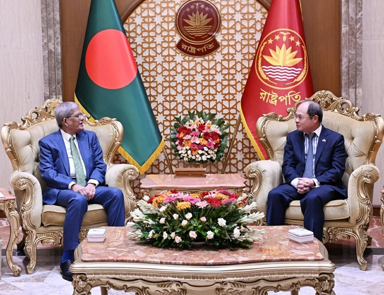 Đại sứ Nguyễn Mạnh Cường chào từ biệt Tổng thống Bangladesh Đại sứ Nguyễn Mạnh Cường chào từ biệt Tổng thống Bangladesh
