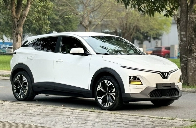 Top 5 xe SUV hạng B bán chạy nhất tháng 8/2026: VinFast VF 6 tiếp tục dẫn đầu.