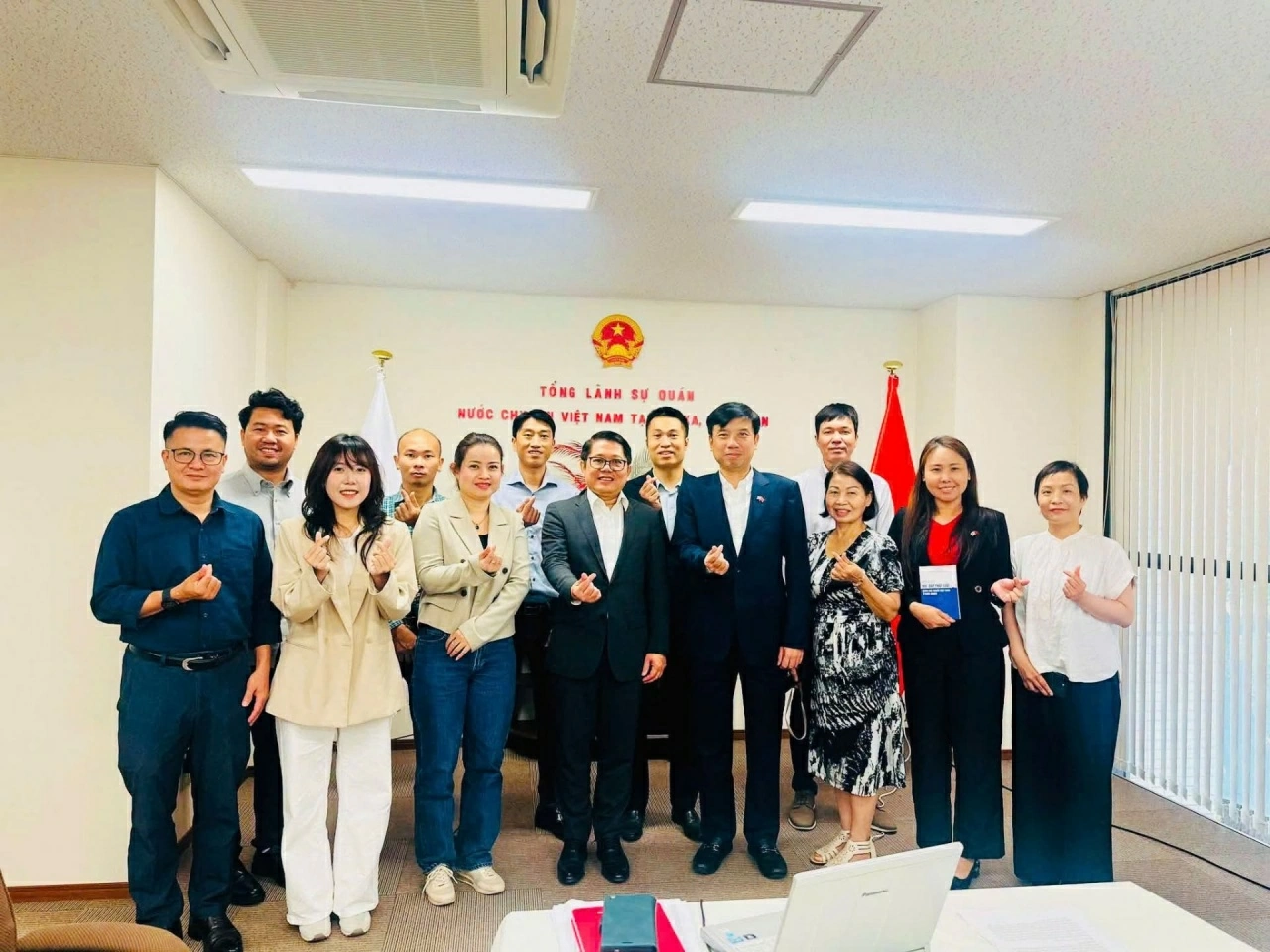 Tuyên truyền, phổ biến và giải đáp pháp luật cho cộng đồng người Việt Nam tại Osaka Tuyên truyền, phổ biến và giải đáp pháp luật cho cộng đồng người Việt Nam tại Osaka