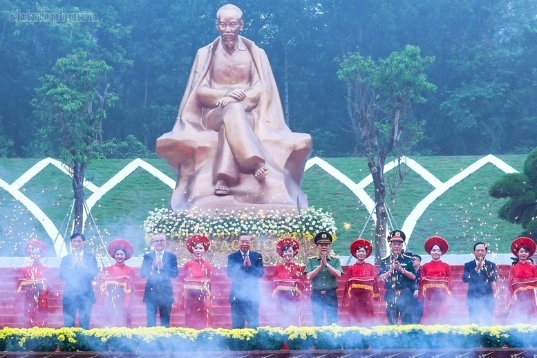 Tổng Bí thư, Chủ tịch nước Tô Lâm và các đại biểu thực hiện nghi thức khánh thành Tượng đài Toàn văn Phát biểu của Tổng Bí thư, Chủ tịch nước Tô Lâm tại Lễ kỷ niệm 72 năm Ngày Bác Hồ về thăm Đền Hùng
