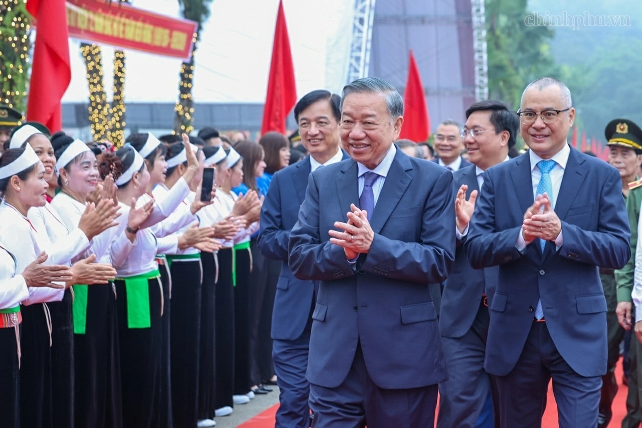 Tổng Bí thư, Chủ tịch nước Tô Lâm dự Lễ kỷ niệm 72 năm Ngày Bác Hồ về thăm Đền Hùng và khánh thành Tượng đài Bác Hồ với ngày hội non sông