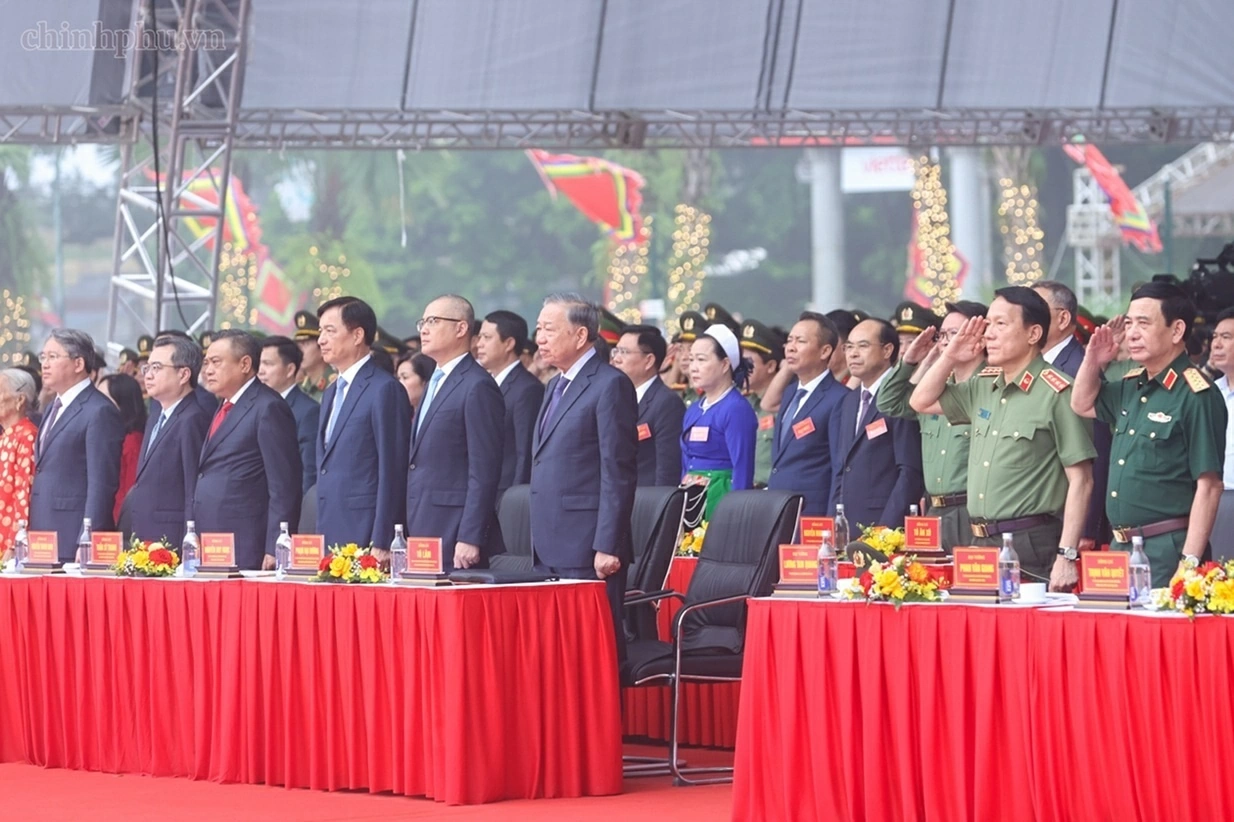 Tổng Bí thư, Chủ tịch nước Tô Lâm dự Lễ kỷ niệm 72 năm Ngày Bác Hồ về thăm Đền Hùng và khánh thành Tượng đài Bác Hồ với ngày hội non sông