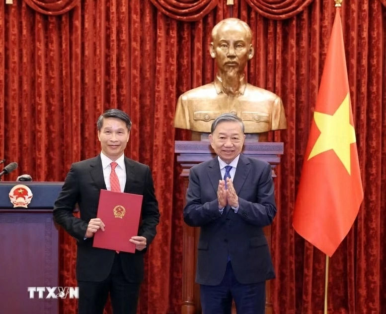 Tổng Bí thư, Chủ tịch nước Tô Lâm trao quyết định bổ nhiệm hai Đại sứ Việt Nam tại nước ngoài