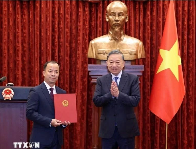 Tổng Bí thư, Chủ tịch nước Tô Lâm trao quyết định bổ nhiệm hai Đại sứ Việt Nam tại nước ngoài