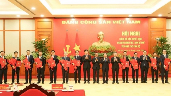 Bộ Chính trị, Ban Bí thư công bố 12 quyết định về công tác cán bộ