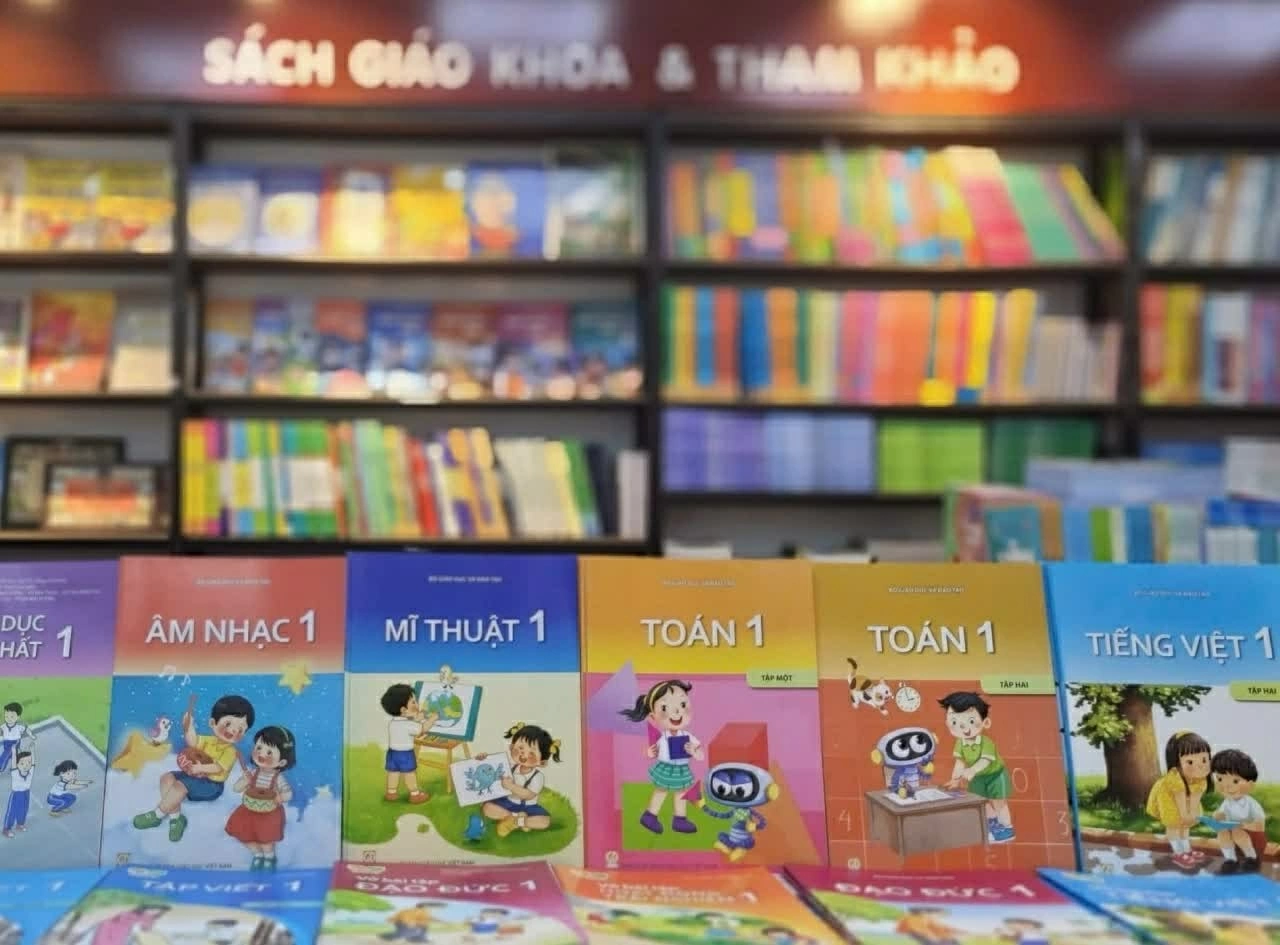 Thủ tướng chỉ đạo huy động tất cả nguồn lực, in ấn, cung ứng đủ sách giáo khoa