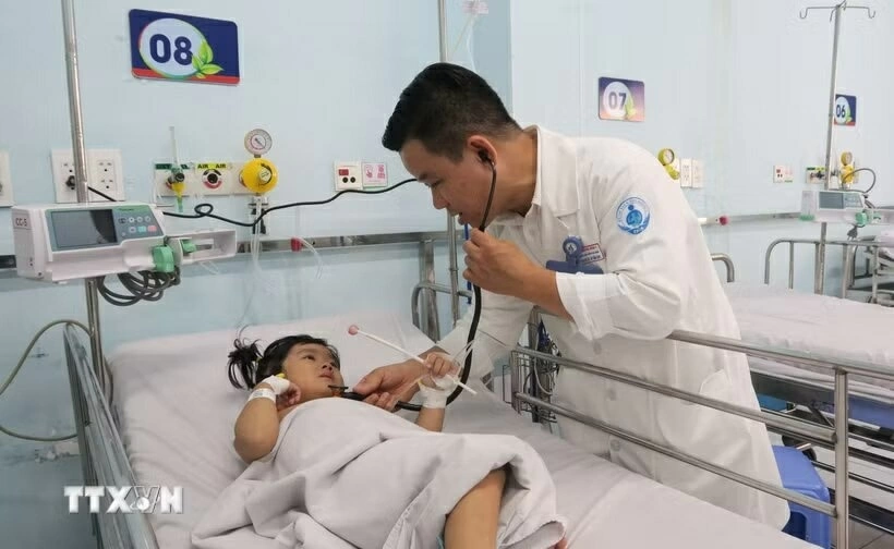 Thành phố Hồ Chí Minh: Bệnh tay chân miệng vào mùa, nhiều ca nặng phải thở máy