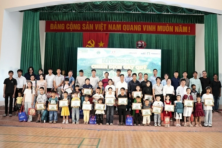 Tiếp sức đến trường cho con em lực lượng tuần tra bảo vệ rừng Vườn quốc gia Chư Yang Sin Tiếp sức đến trường cho con em lực lượng tuần tra bảo vệ rừng Vườn quốc gia Chư Yang Sin