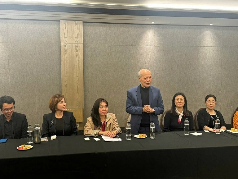 Đoàn công tác Bộ Ngoại giao thăm, gặp gỡ cộng đồng người Việt tại New Zealand