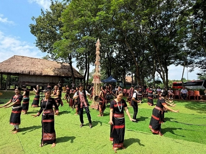 Sắc hương đại ngàn hội tụ tại ngôi nhà chung của các dân tộc Việt Nam Sắc hương đại ngàn hội tụ tại ngôi nhà chung của các dân tộc Việt Nam