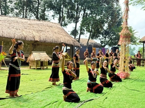 Sắc hương đại ngàn hội tụ tại ngôi nhà chung của các dân tộc Việt Nam Sắc hương đại ngàn hội tụ tại ngôi nhà chung của các dân tộc Việt Nam
