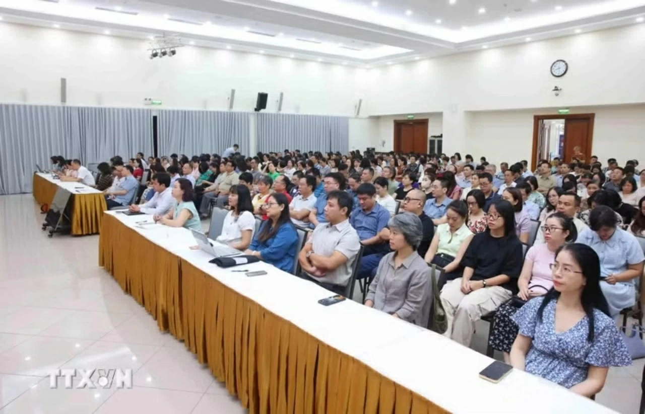 Đảng viên thuộc Đảng bộ Thông tấn xã Việt Nam tham dự Hội nghị trực tuyến tại điểm cầu trụ sở Thông tấn Quốc gia ở Hà Nội. (Nguồn: TTXVN) Đảng viên thuộc Đảng bộ Thông tấn xã Việt Nam tham dự Hội nghị trực tuyến tại điểm cầu trụ sở Thông tấn Quốc gia ở Hà Nội. (Nguồn: TTXVN)