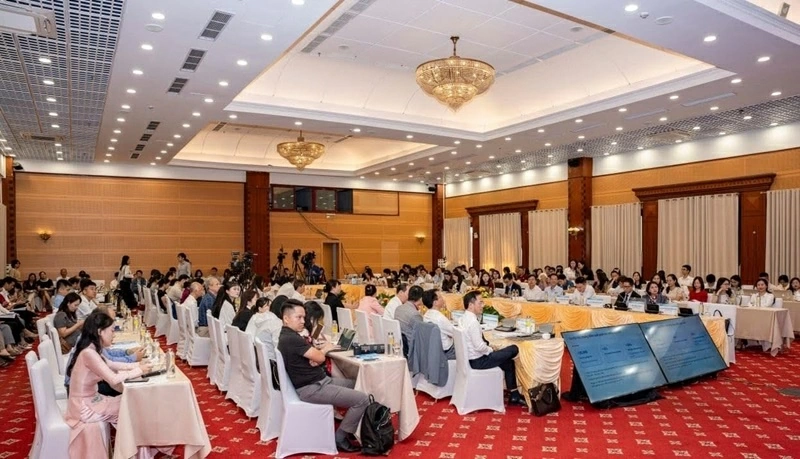 (Quang cảnh diễn đàn). (Quang cảnh diễn đàn).