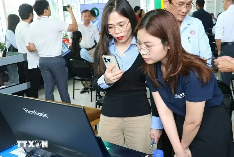 Tây Ninh: Chuyển đổi số lấy người dân, doanh nghiệp làm trung tâm