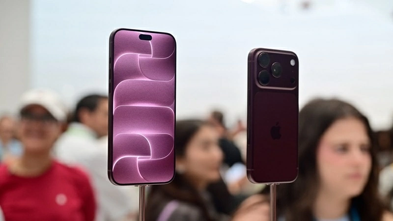 iPhone 18 Pro, iPhone 18 Pro Max màu đỏ Burgundy.