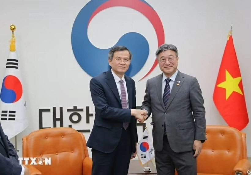 Đồng chí PGS, TS. Đoàn Minh Huấn, Uỷ viên Bộ Chính trị, Giám đốc Học viện Chính trị quốc gia Hồ Chí Minh thăm và làm việc tại Hàn Quốc