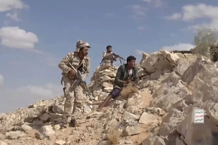 Lực lượng Houthi mở rộng ‘vòng vây’, cao điểm Yemen thành chiến địa